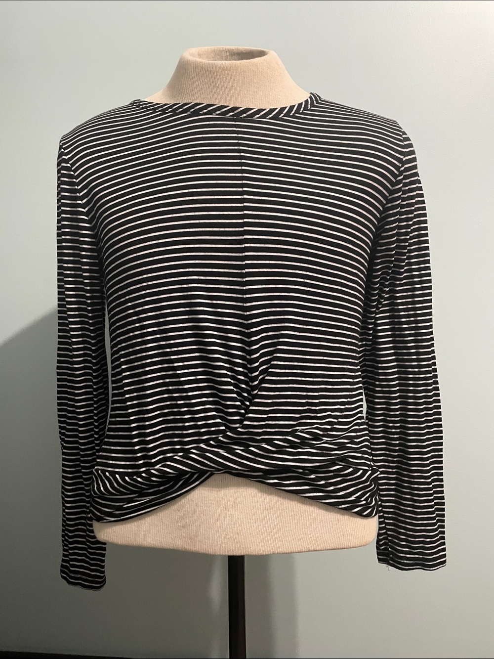Haute Monde L Blouse​ Cropped Striped Black and White